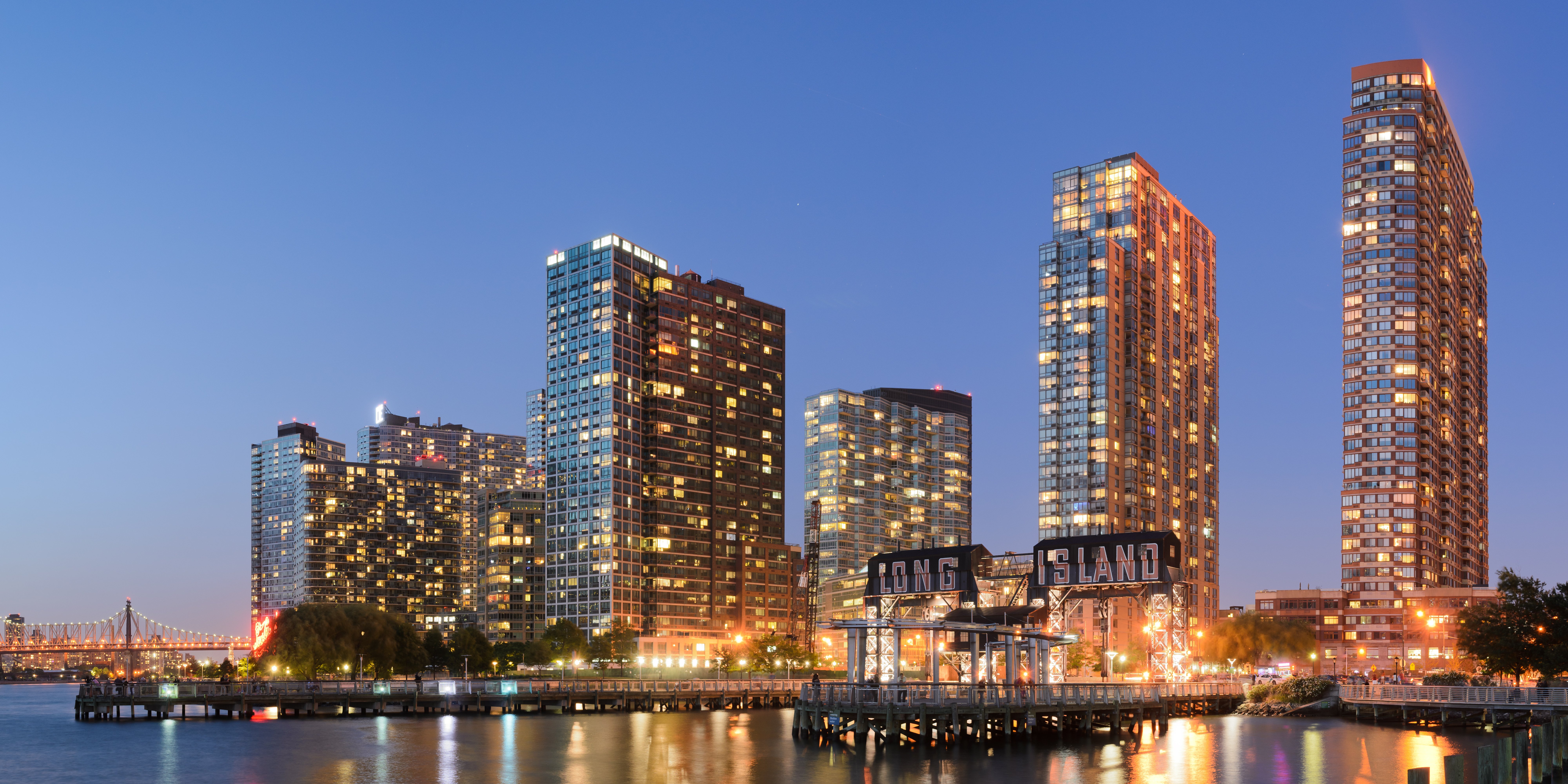 Long_Island_City_New_York_May_2015_panorama_3